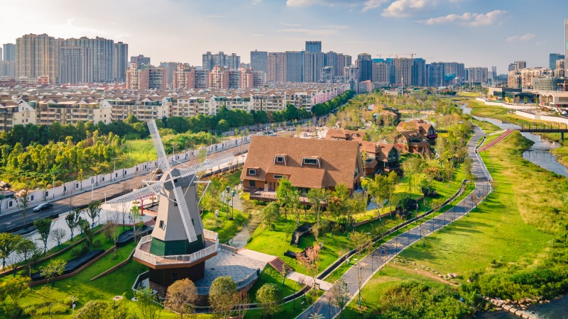 jn江南·体育登录入口大湖之南｜春雨润花开 财产链将来(图3)