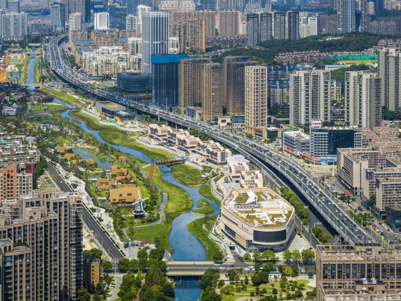 jn江南·体育登录入口大湖之南｜春雨润花开 财产链将来(图4)