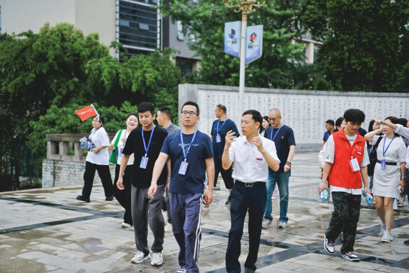 JN江南天下40余家支流媒体“职击”重庆产业职业手艺学院刺探产学研用的“重工尺度